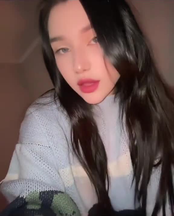 Image 6 of Babbly-babes, female webcam model, 21 years old, on live webcam