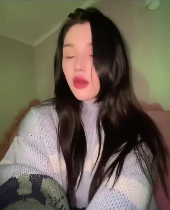 Image 7 of Babbly-babes, female webcam model, 21 years old, on live webcam