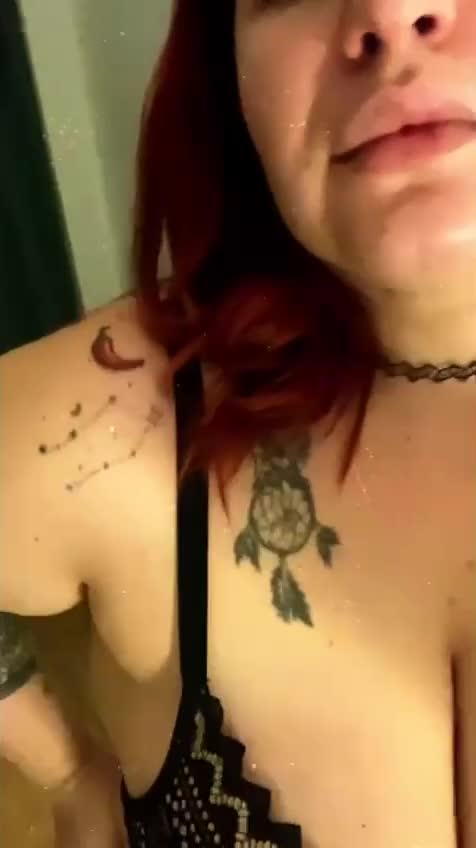 Image 2 of LaraHartt, female webcam model, 32 years old, on live webcam