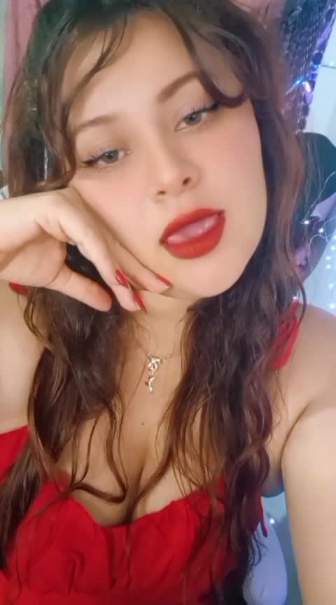 red &mdash; clip by sofiolivares17